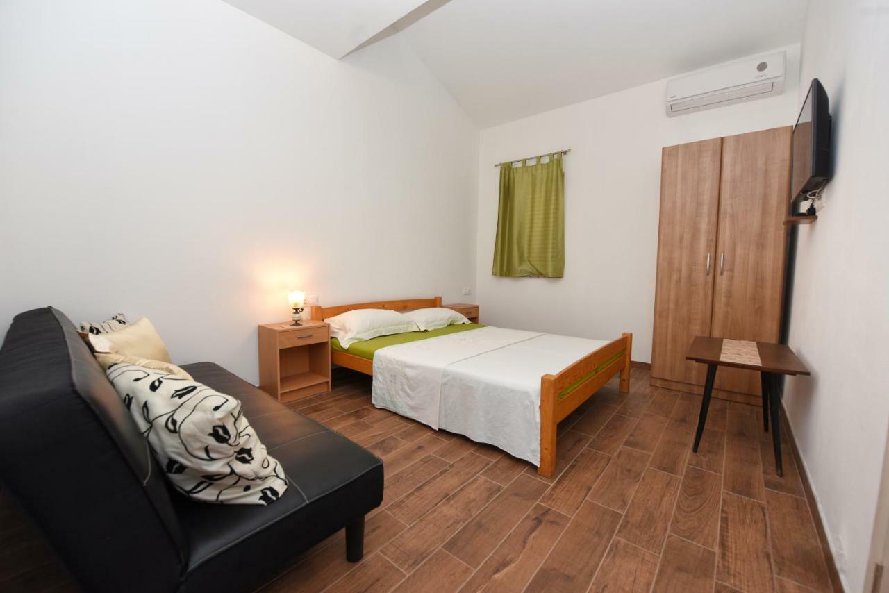 Apartments Nena Funtana Kültér fotó