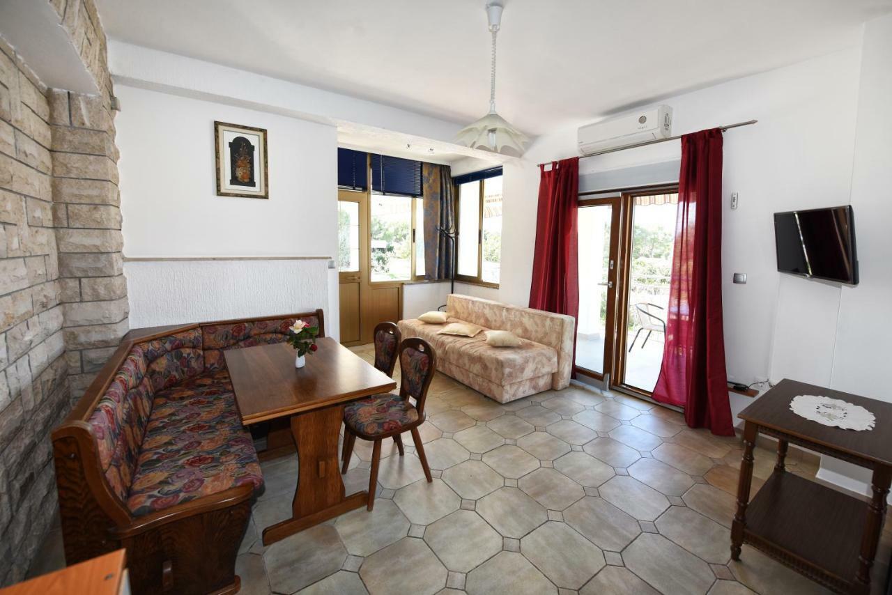 Apartments Nena Funtana Kültér fotó