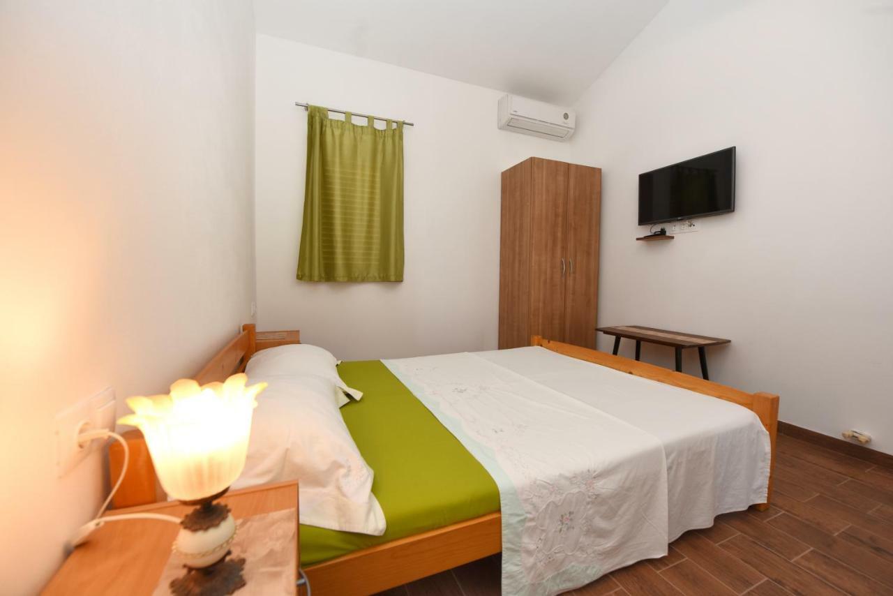 Apartments Nena Funtana Kültér fotó
