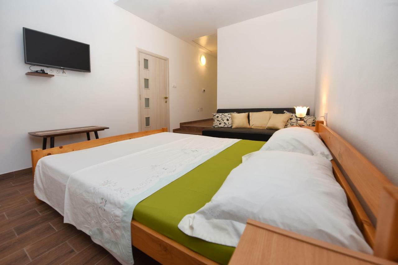 Apartments Nena Funtana Kültér fotó