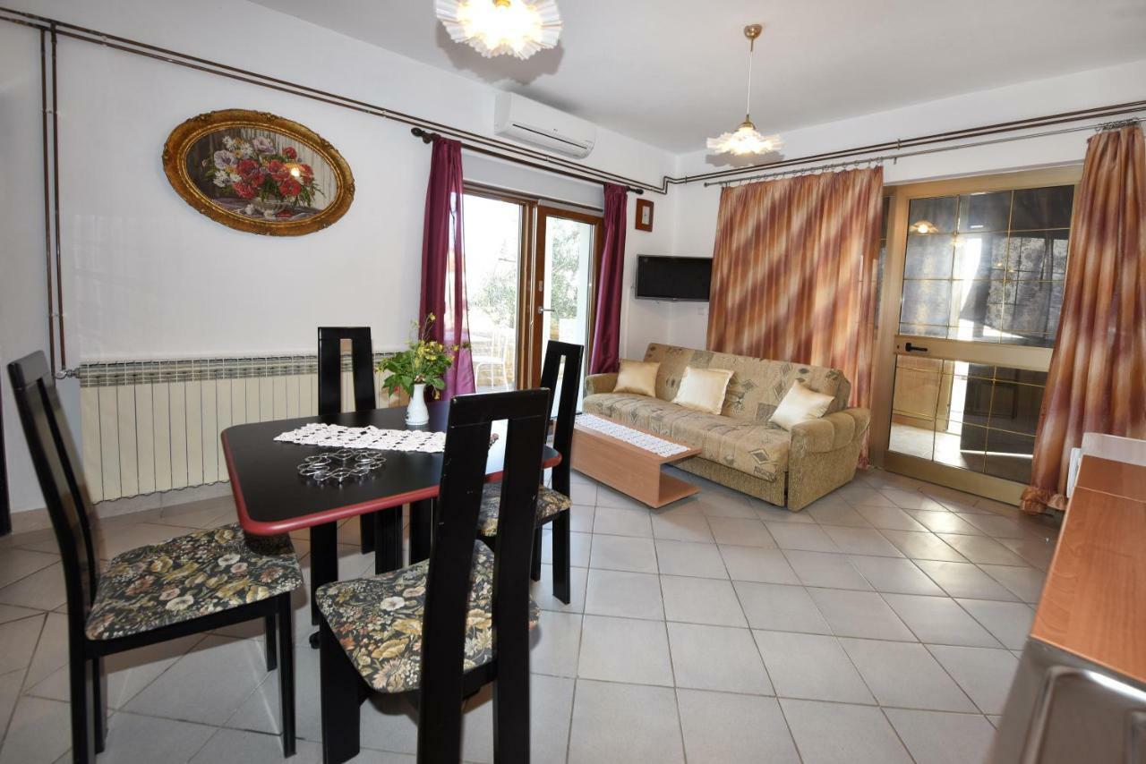 Apartments Nena Funtana Kültér fotó