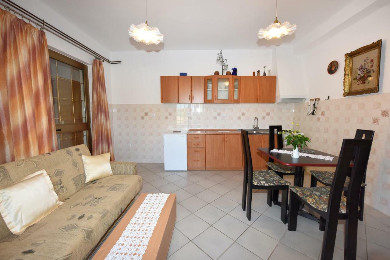 Apartments Nena Funtana Kültér fotó