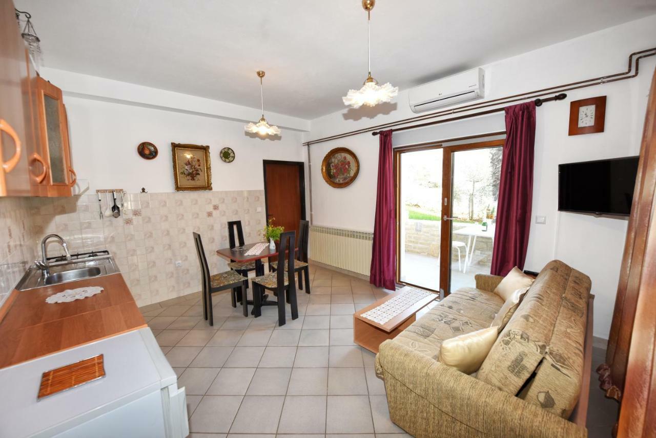 Apartments Nena Funtana Kültér fotó