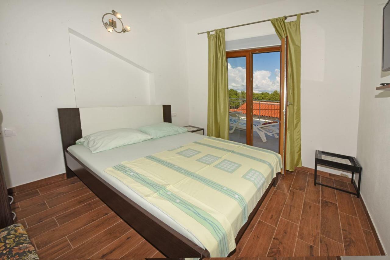Apartments Nena Funtana Kültér fotó