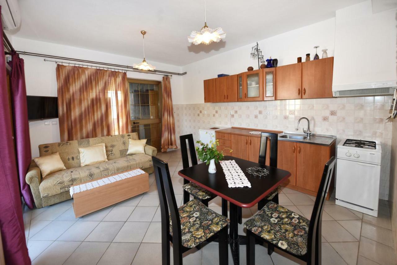Apartments Nena Funtana Kültér fotó