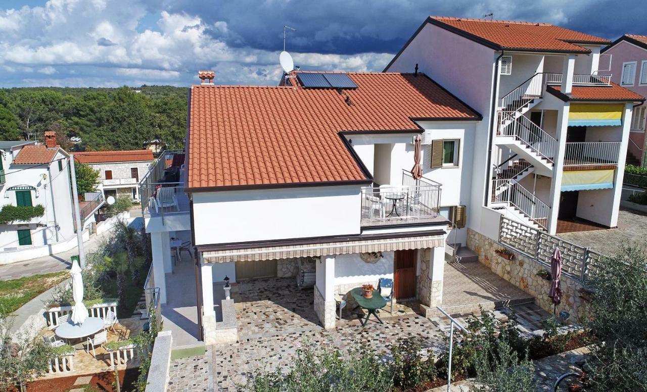 Apartments Nena Funtana Kültér fotó